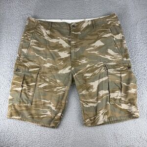 LEVI'S Men's Camo Cargo/Utility Shorts Size 40 Large Side Pockets Green